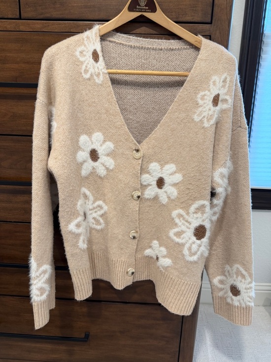 Sweaters - Beige Floral V-Neck Button Cardigan